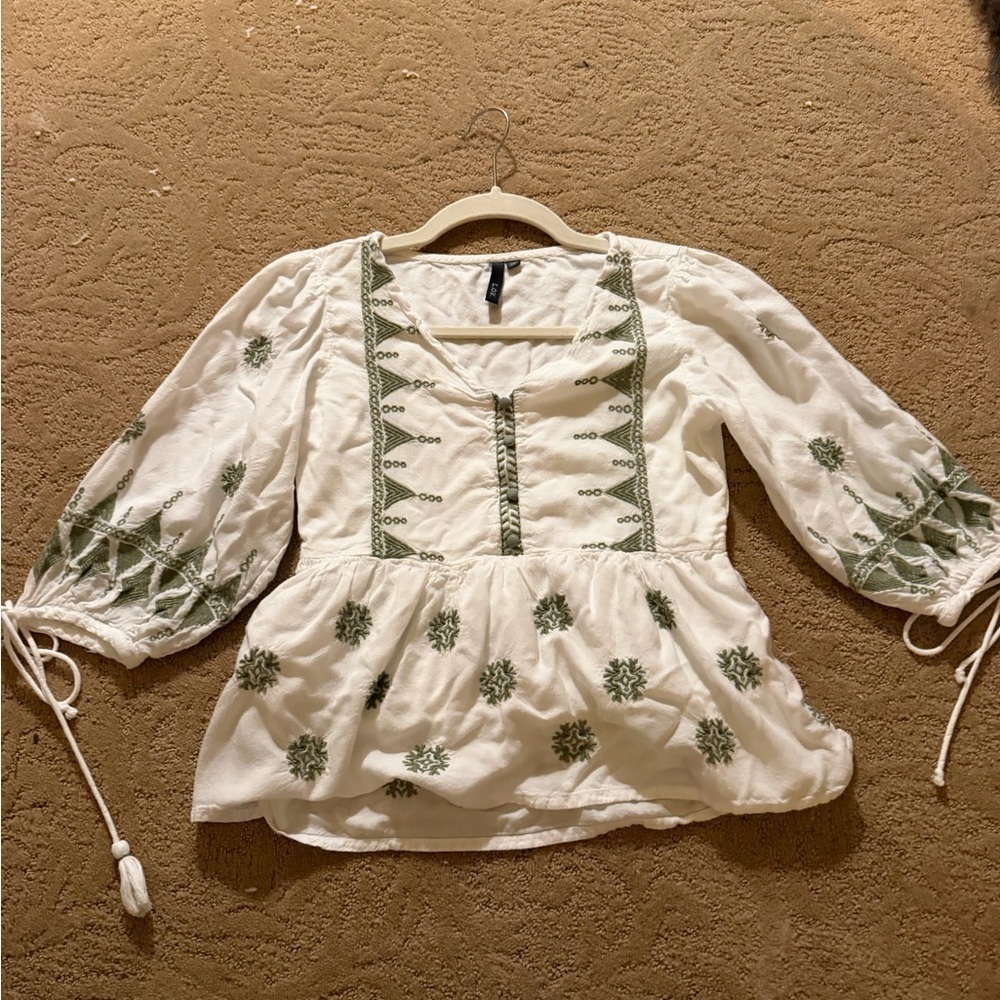 Embroidered White and Green Women's Top - Picture 4 of 9